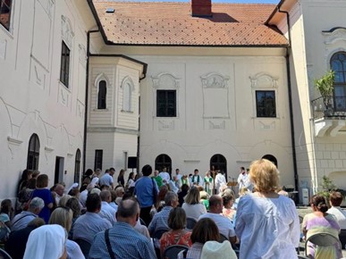 /A/2026/7/B/Biskup Razum blagoslovio nove postaje križnoga puta u Lužnici (5).jpg