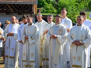 /A/2026/7/B/Don Karlo Ćuk, SDB, proslavio mladu misu u Krašiću (10).jpg
