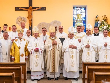 /A/2026/7/C/Mons. Jezerinac proslavio 60 godina svećeništva JV (16).jpg