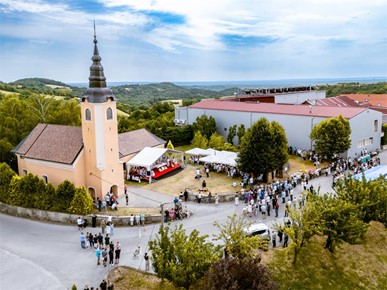 /A/2026/7/C/Mons. Jezerinac proslavio 60 godina svećeništva JV (5).jpg