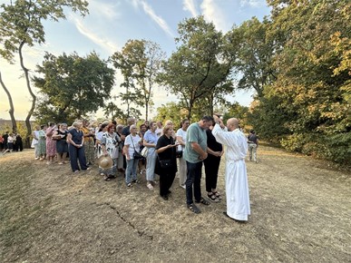 /A/2026/8/B/Mladomisnik vlč. Jurica Klanfar predvodio proštenje na Rokovom perivoju (1).jpeg