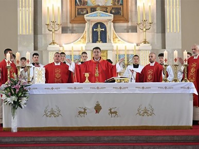 /A/2026/9/B/Biskup Šaško predvodio misu zaziva Duha Svetoga za učenike i djelatnike Nadbiskupske klasične gimnazije (9).JPG