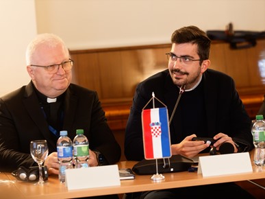/A/2026/9/F/Preč. Tomica Šestak i vlč. Vedran Jakić predstavljali Svetišta MBB 03.JPG
