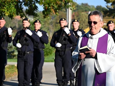 /A/2026/9/F/Proslavljen Dan policije i blagdan sv. Mihovila u Karlovcu (6).JPG