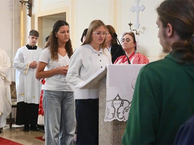 /A/2026/9/F/Učenici i djelatnici NKG-a hodočastili u Krašić (2).JPG