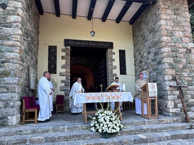 /A/2026/9/Marija Bistrica/Subota/260912 Biskup Šaško predvodio misu na Sljemenu (1).jpeg